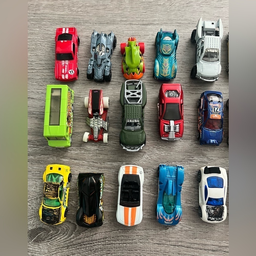 Hotwheels Toy Diecast Cars Lot Of 30 cars lot #6 - Picture 2 of 4
